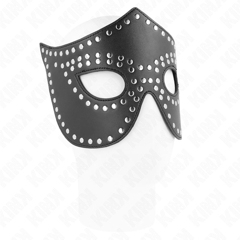 Schwarze Kunstledermaske mit Nieten. Auf einem weißen Kopf platziert. Augenöffnungen, Nietenbesatz.