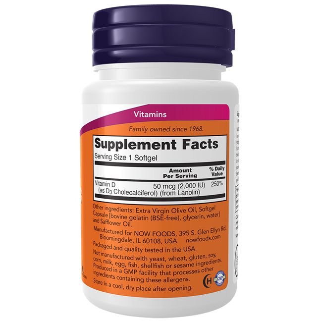 Vitamin D3-Kapseln in weißer Flasche mit lila Deckel. Aufschrift: Vitamin D, 2.000 IE. Enthält 120 Weichkapseln. Orangefarbenes Etikett mit Inhaltsangaben.