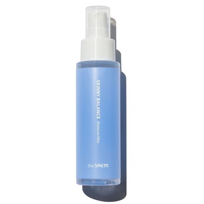 Blau-transparente Sprühflasche mit weißem Sprühkopf. Aufschrift: Skinny Balance Moisture Mist. Marke: the SAEM.