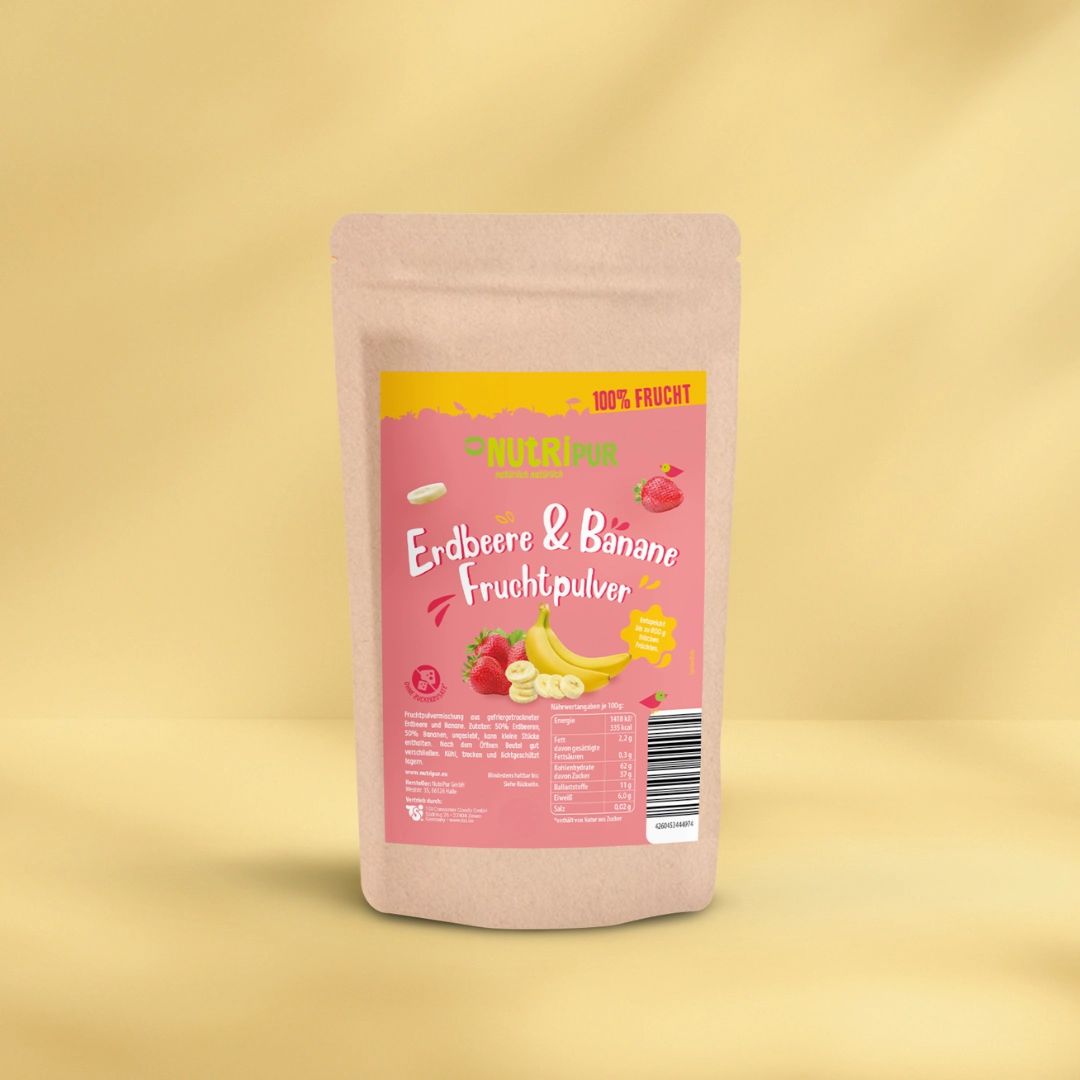 Beutel mit Fruchtpulver. Aufdruck mit Erdbeere, Banane und Schriftzug. Rosa Etikett mit Produktinformationen und Barcode.