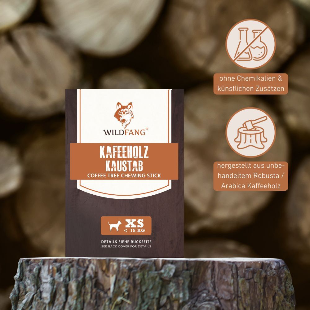 Verpackung des Kaffeeholz-Kaustabs. Marke WILDFANG, XS-Größe. Text: Ohne Chemikalien, hergestellt aus Robusta-Kaffeeholz.