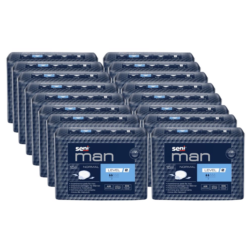 Mehrere Packungen Seni Man Normal Level 2. Blaue Verpackung mit Produktinformationen. Stapelweise angeordnet.