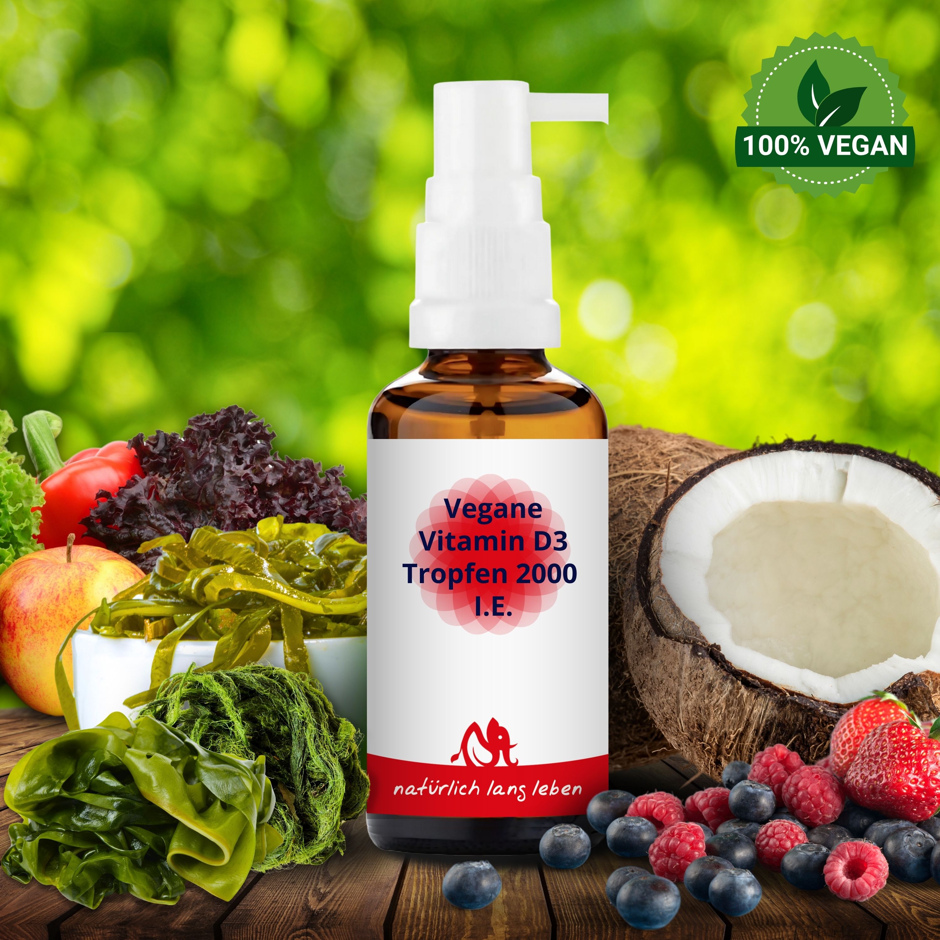Braune Glasflasche mit weißem Pumpkopf. Etikett mit Produktinformationen. Umgeben von Obst, Gemüse und Kokosnuss. 100% Vegan-Siegel.