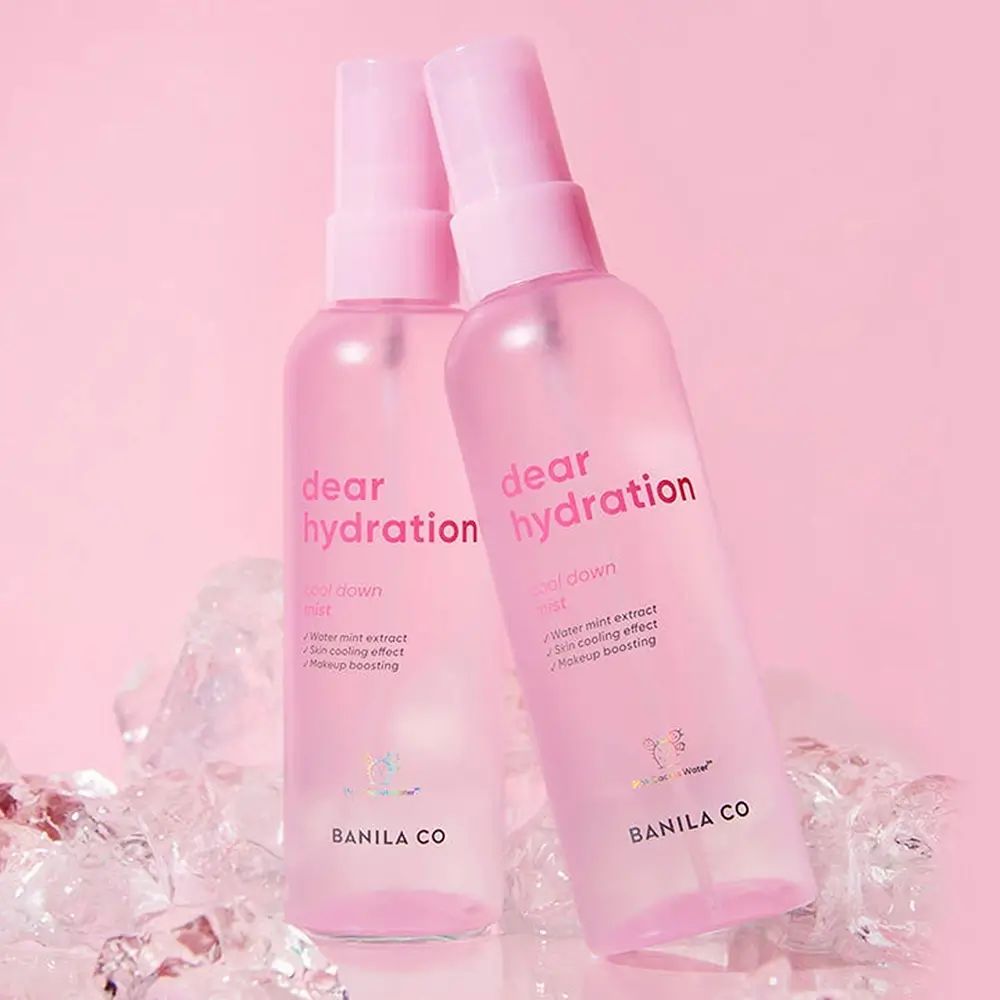 Zwei rosa Sprühflaschen mit "dear hydration" Aufschrift, Banila Co.