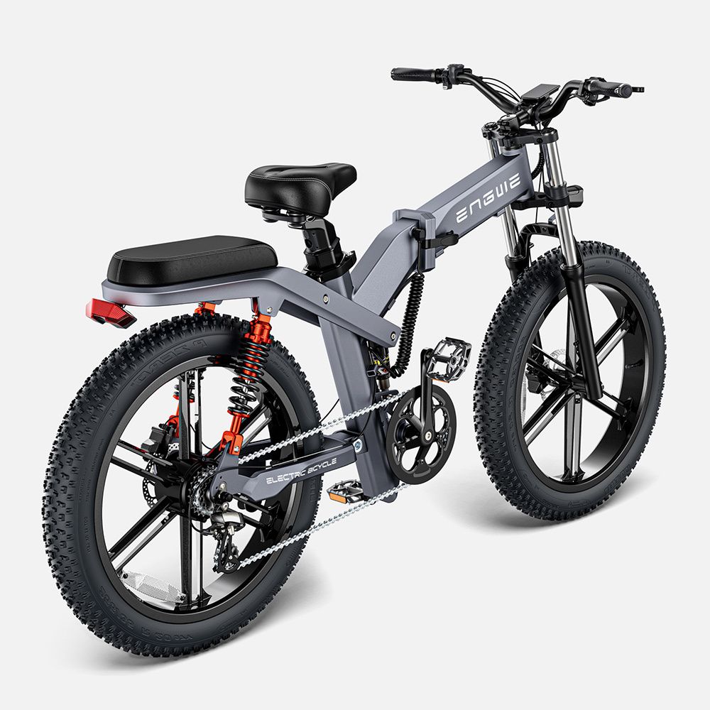 Graues, zusammenklappbares E-Bike. Schwarze Reifen, Sattel und Lenker. Marke ENGWE. Rückansicht.