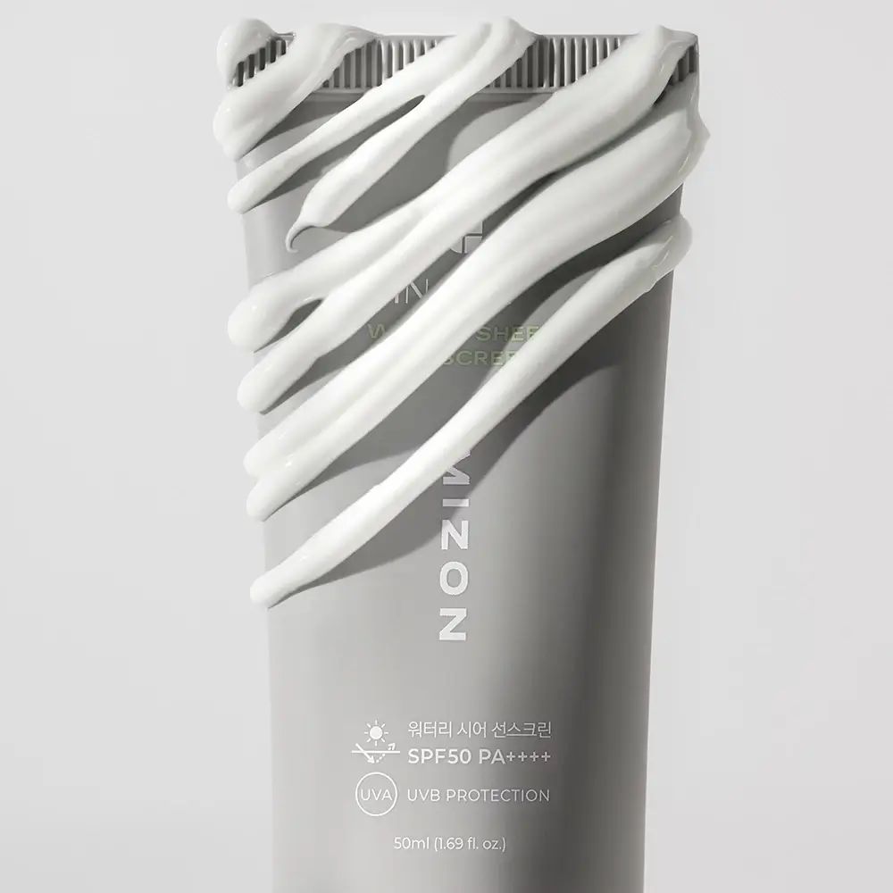 Graue Tube mit Creme. Aufdrucke: MIZON, SPF 50+ PA++++, UVA/UVB Protection.