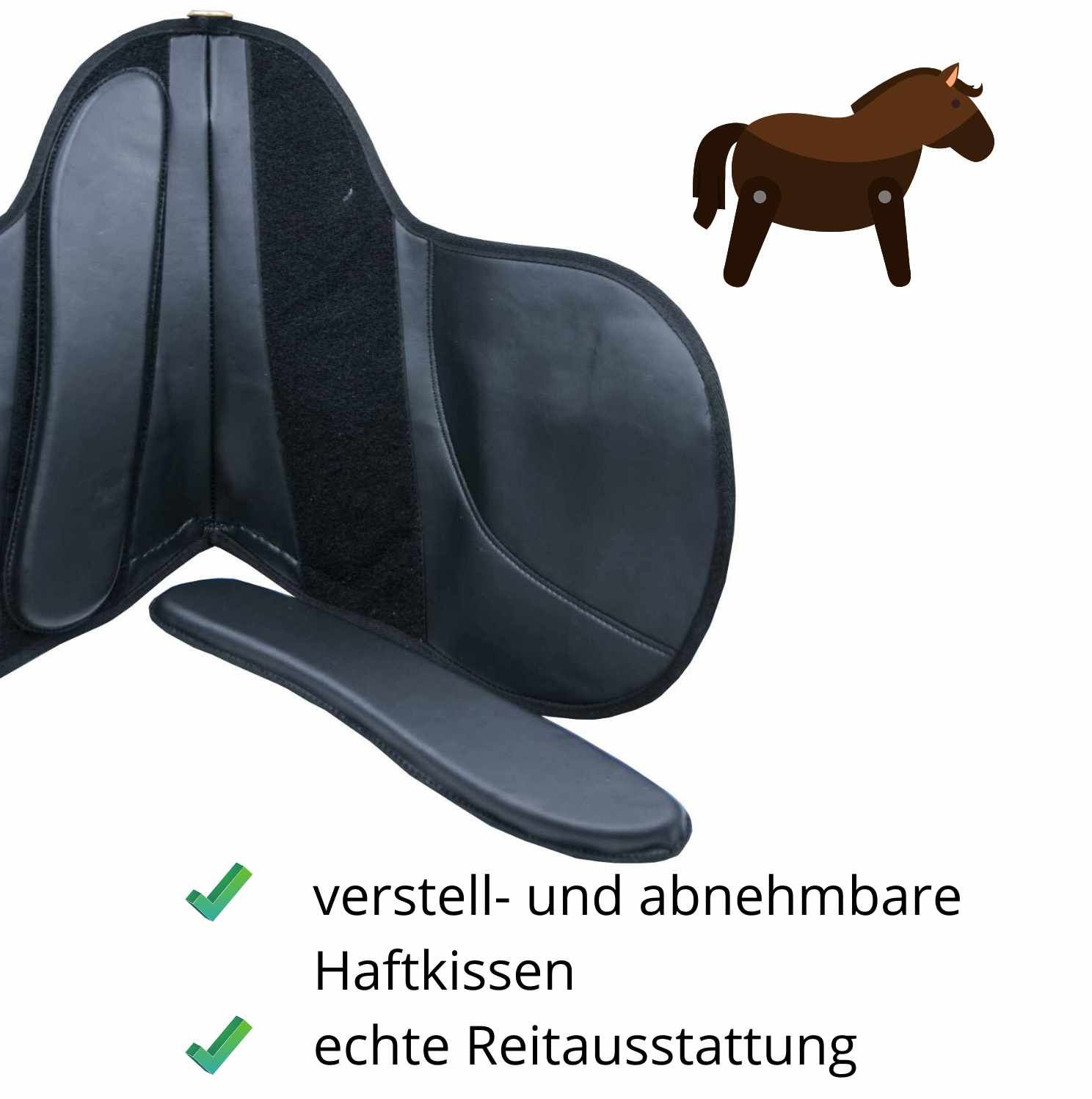 Schwarzer Sattel mit verstell- und abnehmbaren Haftkissen. Echte Reitausstattung.