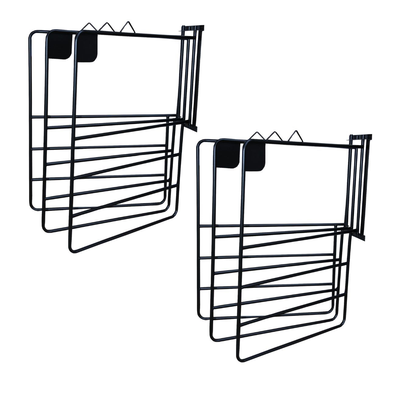 Zwei schwarze Metallhalterungen für Pferdedecken. Jede Halterung hat drei Arme und ist schwenkbar.