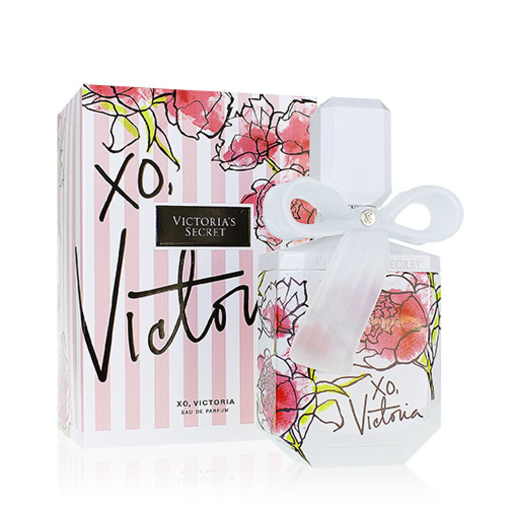 Parfümflakon und Verpackung. Flakon mit floralem Muster und Schleife. Text: XO, Victoria, Victoria's Secret.