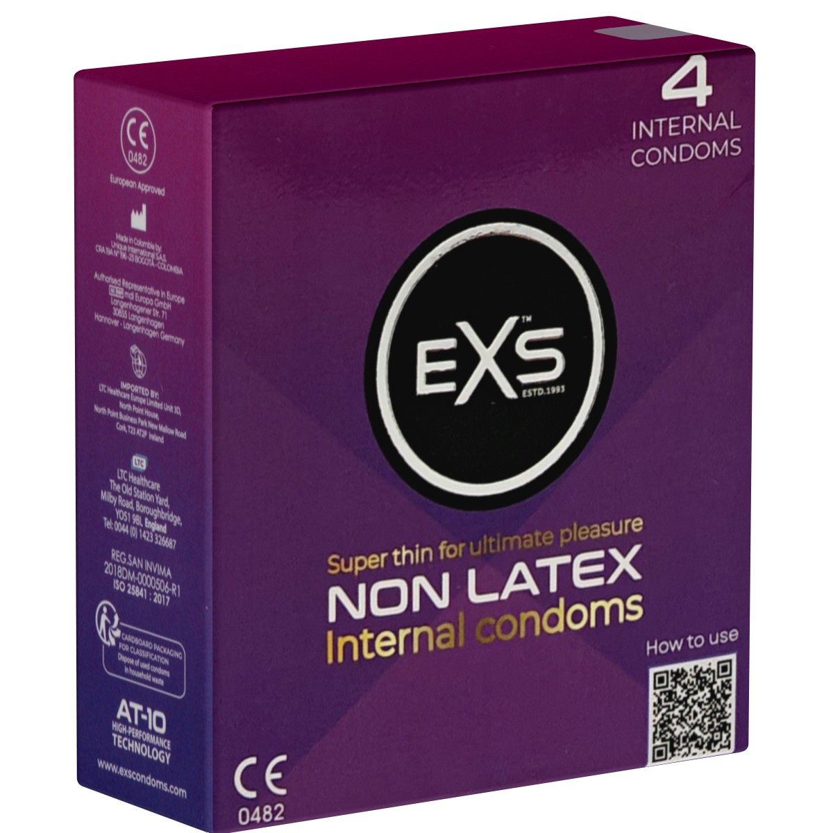 Verpackung mit 4 internen Kondomen. Marke EXS, nicht aus Latex. Aufdruck: CE-Kennzeichnung, AT-10 Technologie.