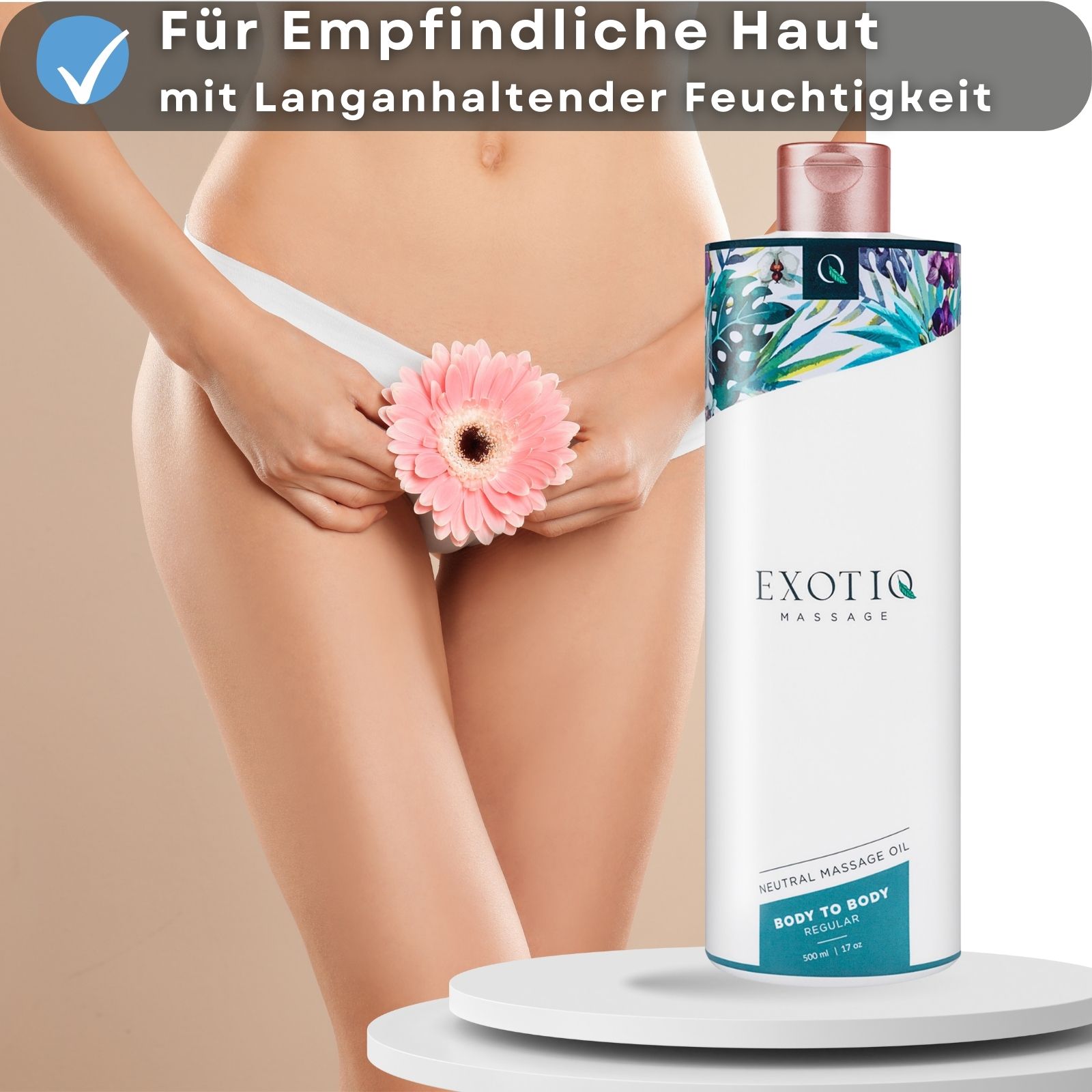 Frau mit Blume. Flasche mit Text: EXOTIQ MASSAGE, BODY TO BODY REGULAR. Auf weißem Podest.
