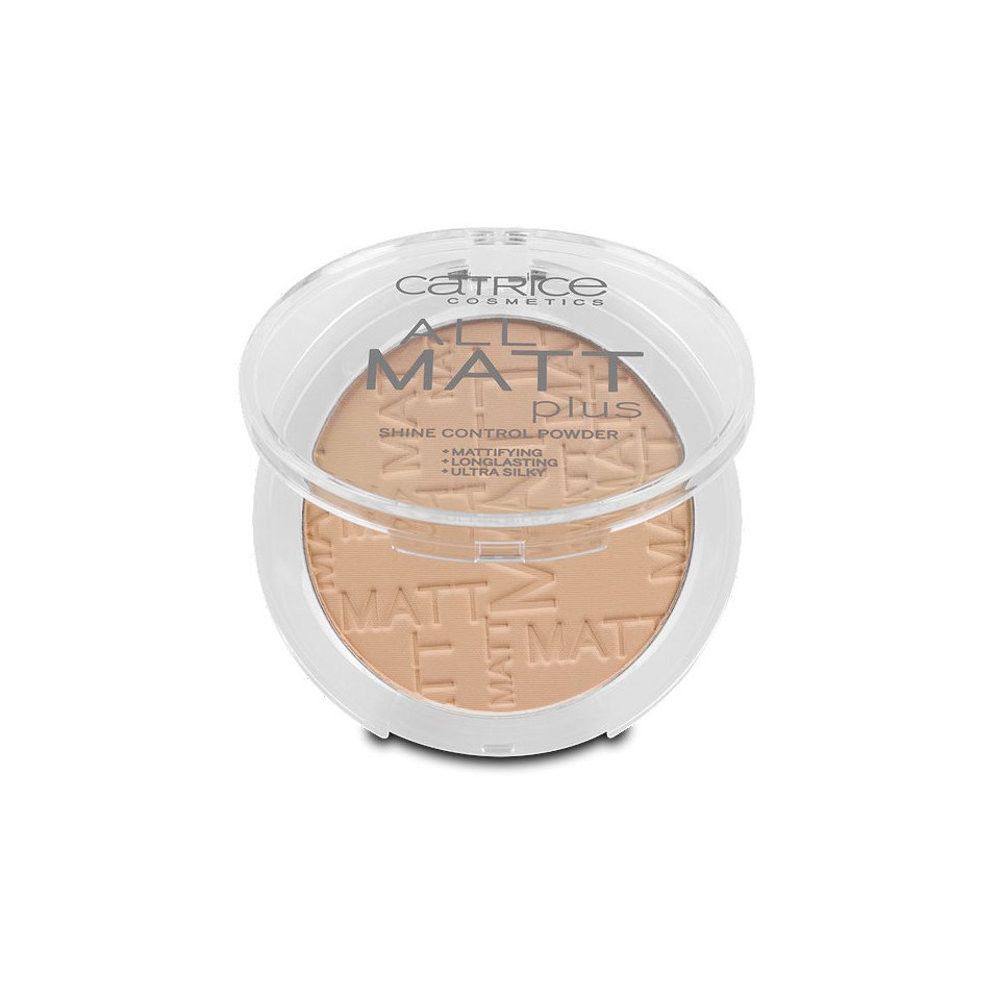 Catrice All Matt Plus Shine Control Puder. Runde, weiße Dose mit transparentem Deckel. Puder mit Prägung. Schriftzug "ALL MATT PLUS".