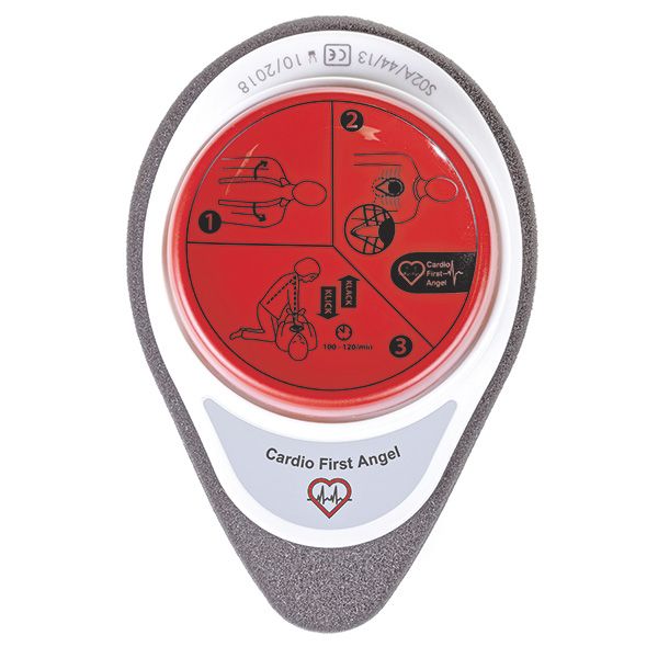 Medizinprodukt Cardio First Angel. Roter Knopf mit Anweisungen, weißer Rahmen, grauer Schaumstoff. Text: Cardio First Angel.
