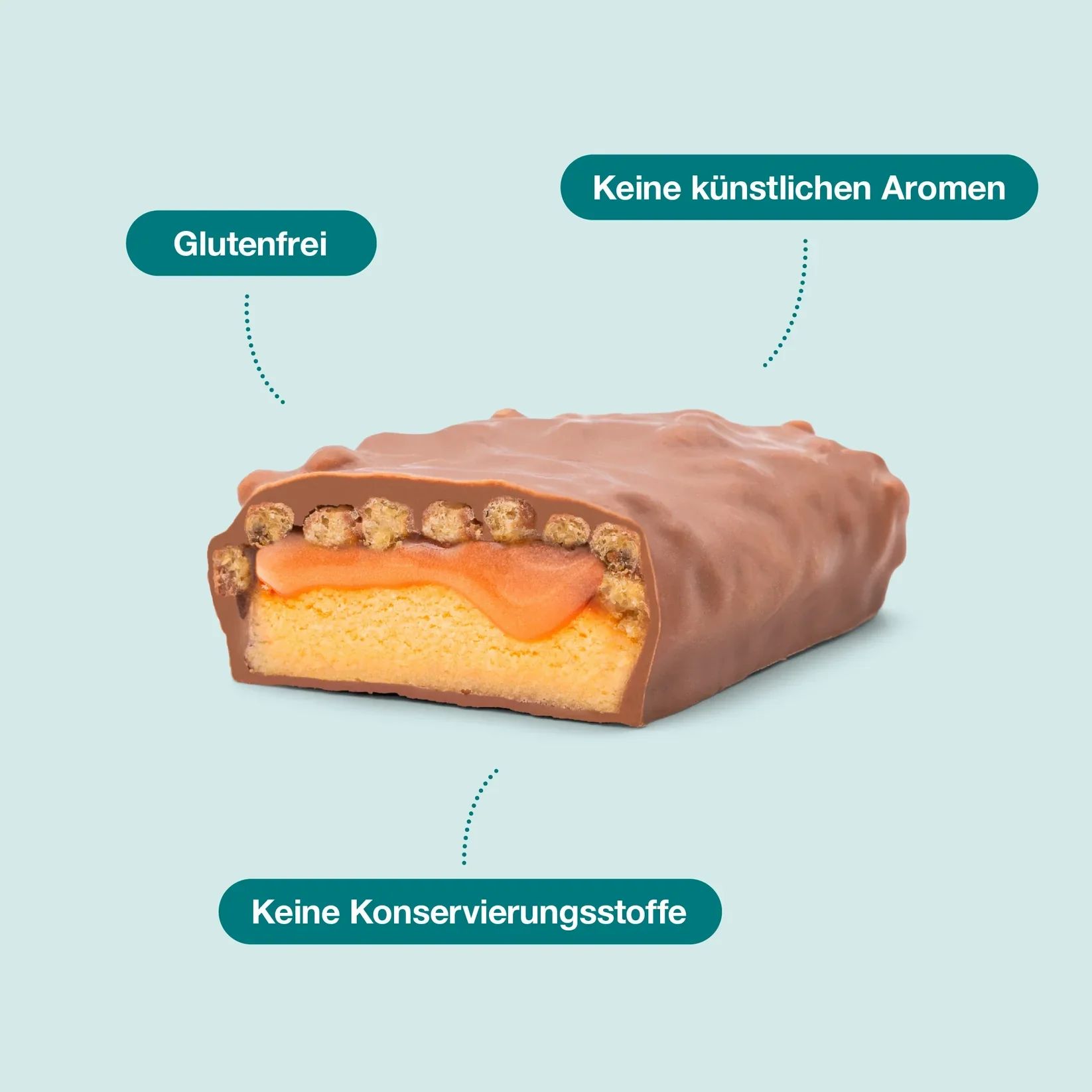 Aufgeschnittener Proteinriegel. Text: Glutenfrei, Keine künstlichen Aromen, Keine Konservierungsstoffe.