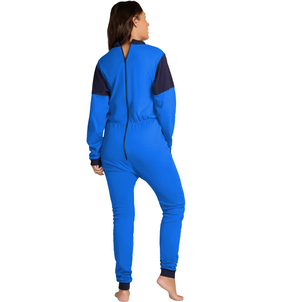 Blauer Overall mit Rückenreißverschluss. Dunkelblaue Ärmel und Bündchen. Rückansicht.