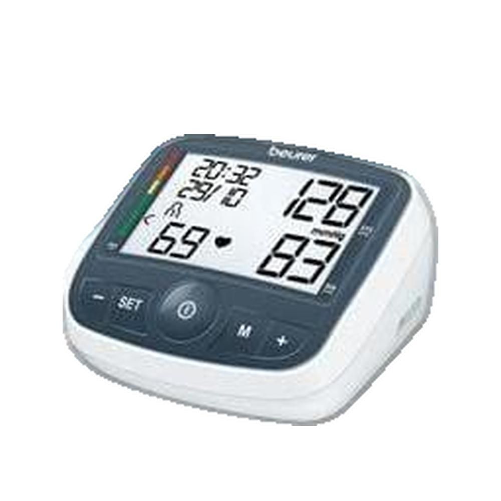 Blutdruckmessgerät mit Display. Anzeige von Datum, Uhrzeit und Messwerten. Schwarzes Gehäuse, weißes Display, graue Tasten.