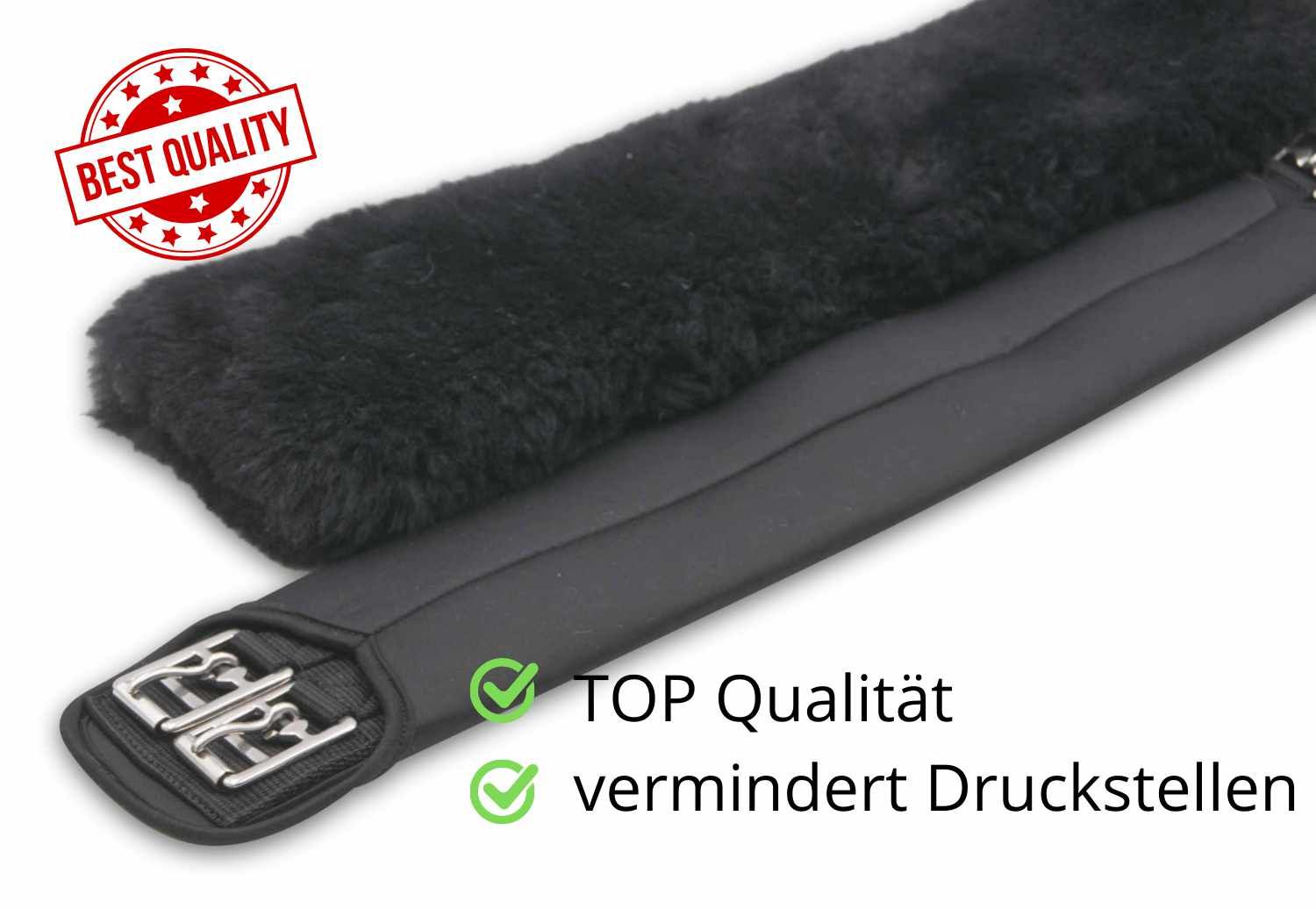 Schwarzer Sattelgurtschoner mit schwarzem Gurt. Text: TOP Qualität, vermindert Druckstellen. Rotes Qualitätszeichen.