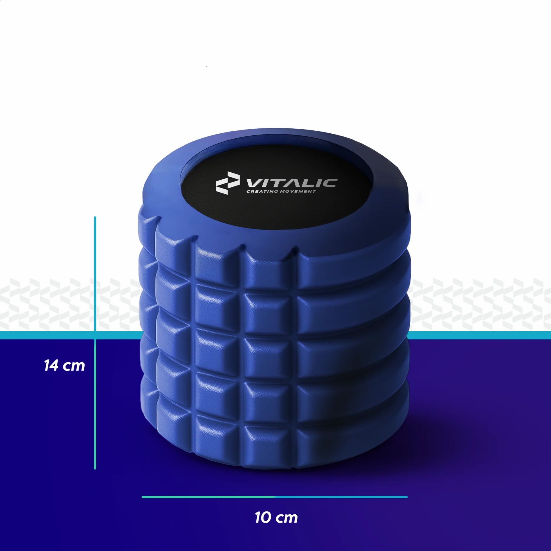 Blauer Faszienroller, 10x14 cm, mit VITALIC-Logo. Zylindrische Form mit quadratischen Noppen. Schwarze Oberseite.