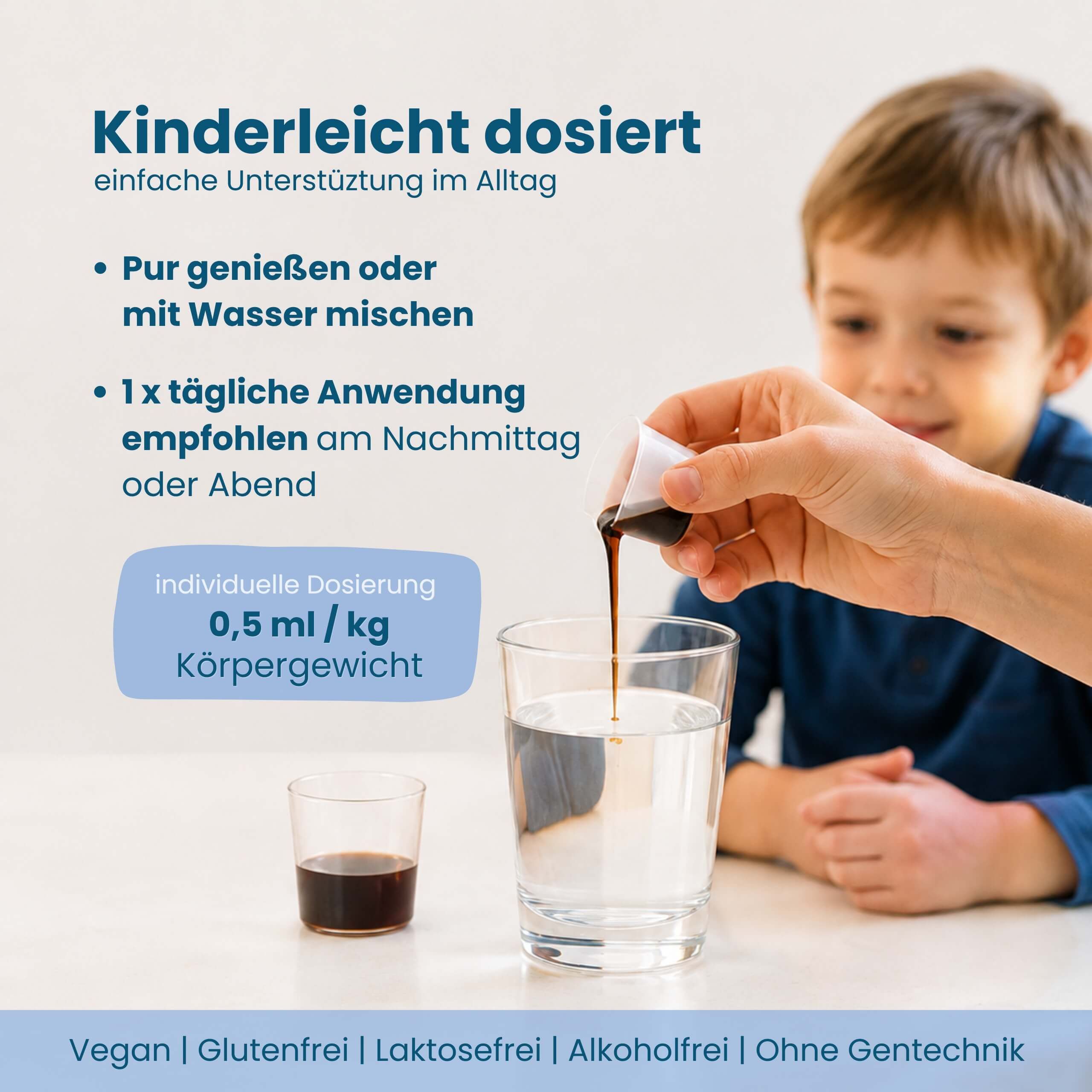 Kind erhält "Chilly Milly" Saft aus Messbecher in ein Glas Wasser.