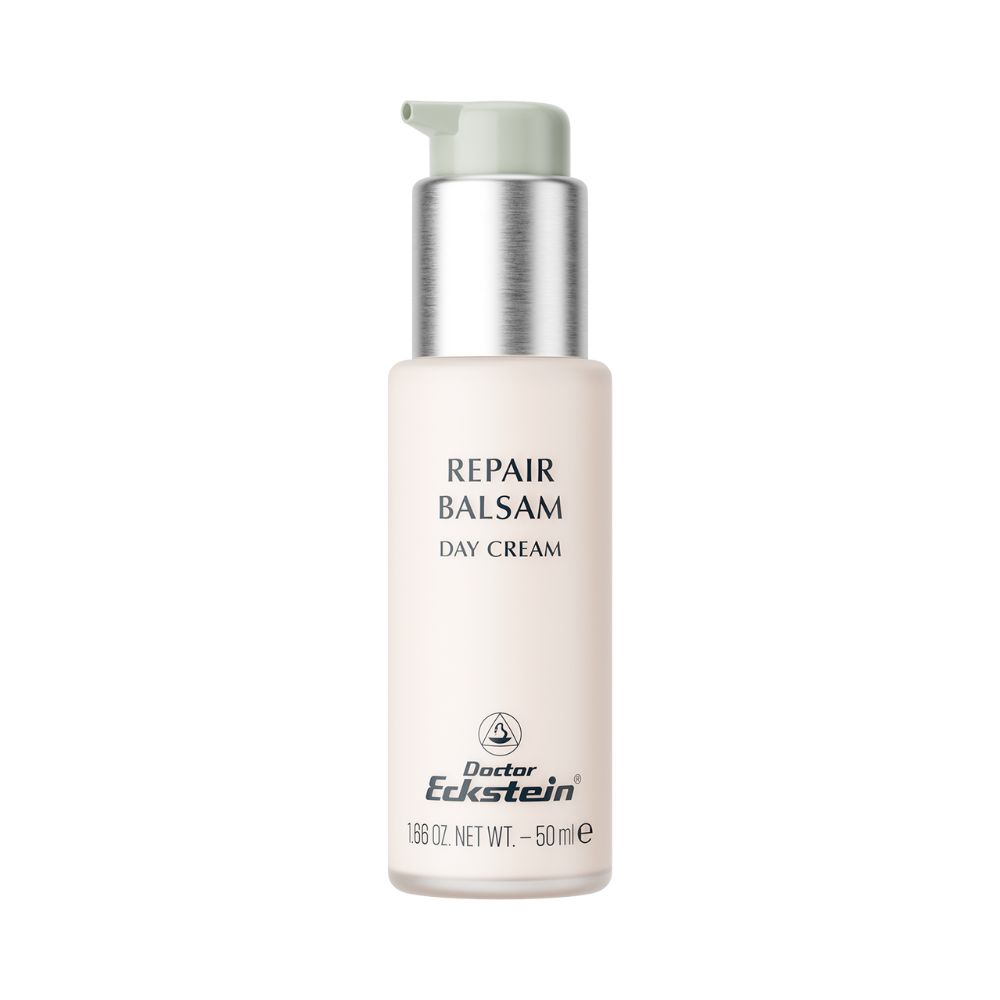 Creme-Spenderflasche mit silbernem Pumpkopf. Beschriftung: Repair Balsam, Day Cream. Marke: Doctor Eckstein. 50 ml.