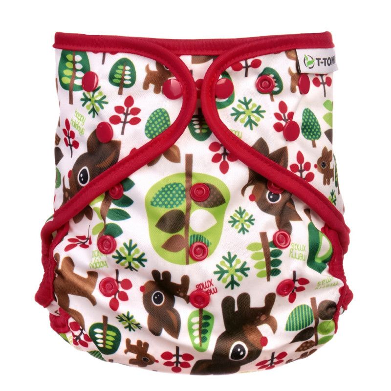 Weiße Stoffwindel mit rotem Rand und Druckknöpfen. Buntes Muster mit Bäumen und Rehen. T-TOMI Logo.