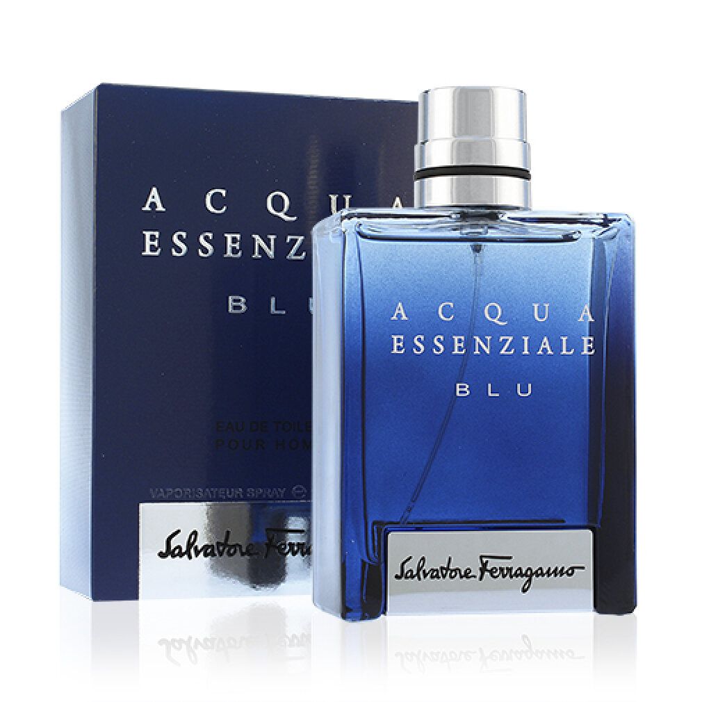 Blaues Parfümflakon mit silbernem Verschluss und Verpackung. Aufschrift: Acqua Essenziale Blu. Unterhalb: Salvatore Ferragamo.