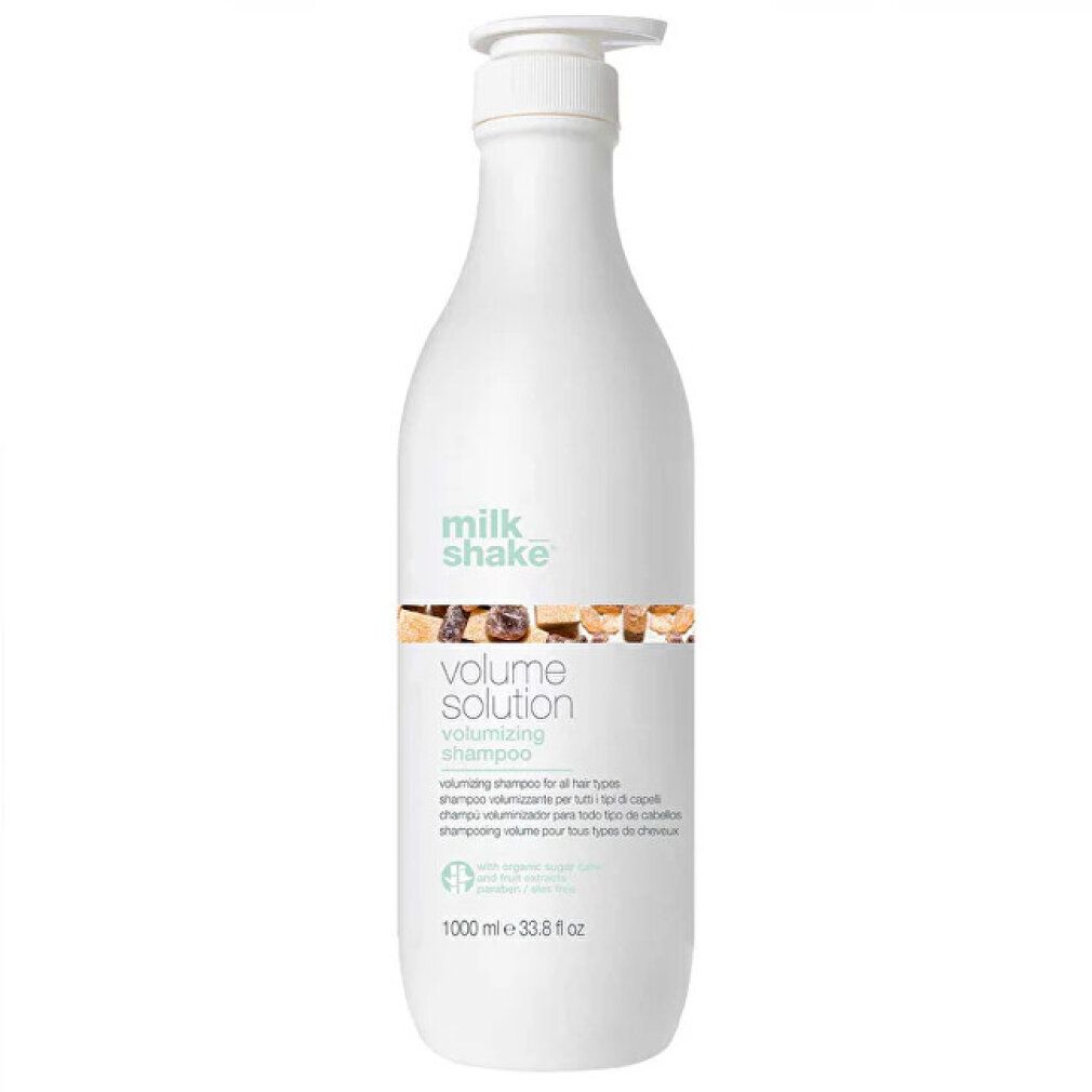 Weiße Shampoo-Flasche mit Pumpverschluss. Aufschrift: Milk_Shake, Volume Solution, volumizing shampoo. 1000 ml.
