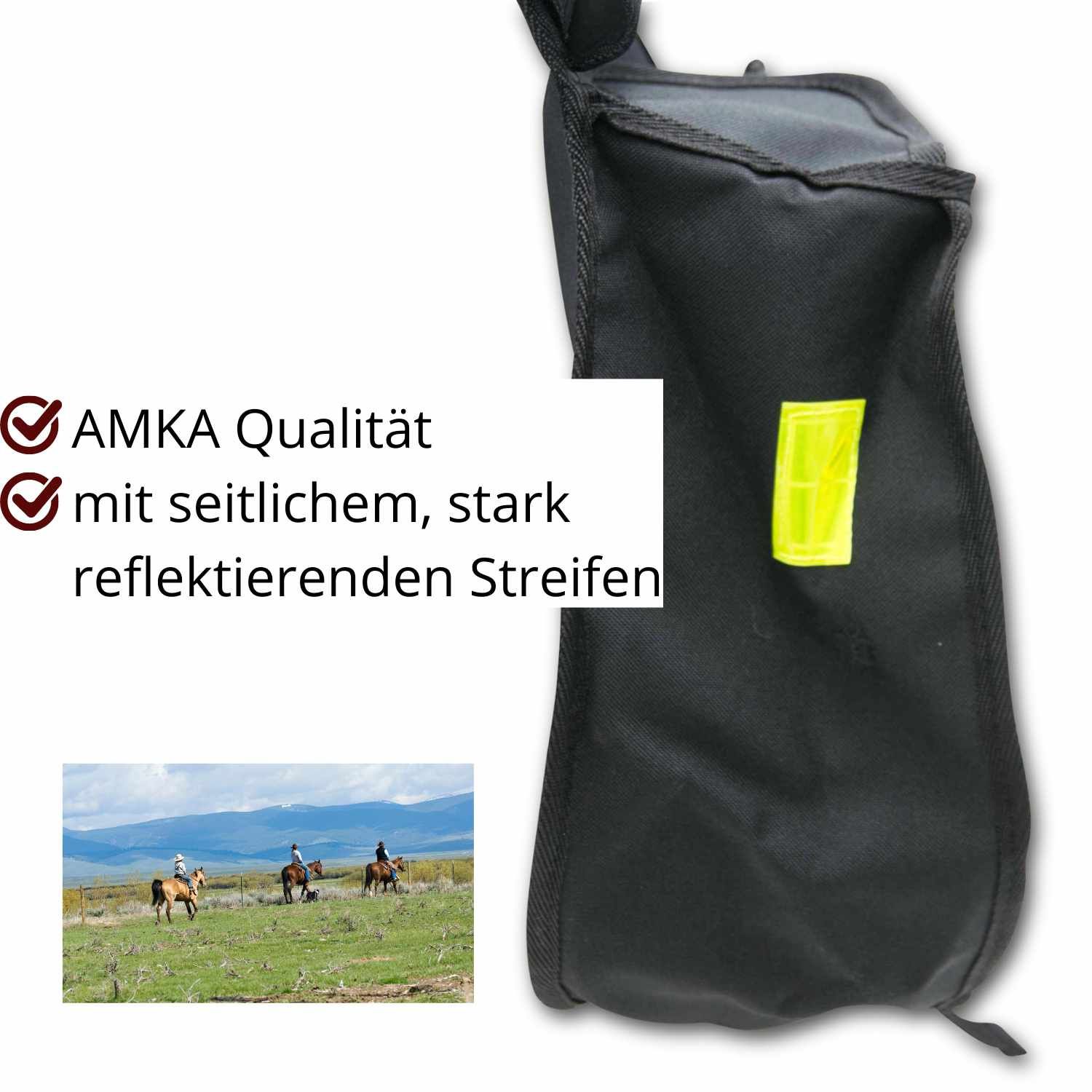 Schwarze Satteltasche mit reflektierendem Streifen. AMKA-Qualität. Gelber Reflektor. Reiter im Hintergrund.