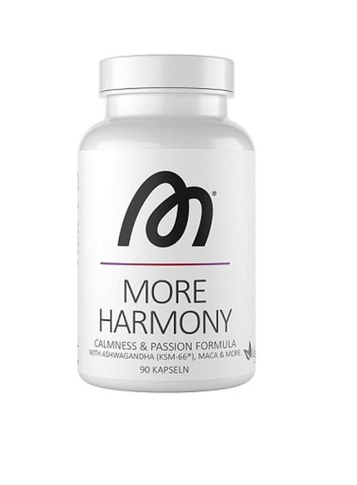 Weiße Dose mit schwarzem 'm'-Logo, 'MORE HARMONY' Schriftzug, 'CALMNESS & PASSION FORMULA' und '90 KAPSELN'.