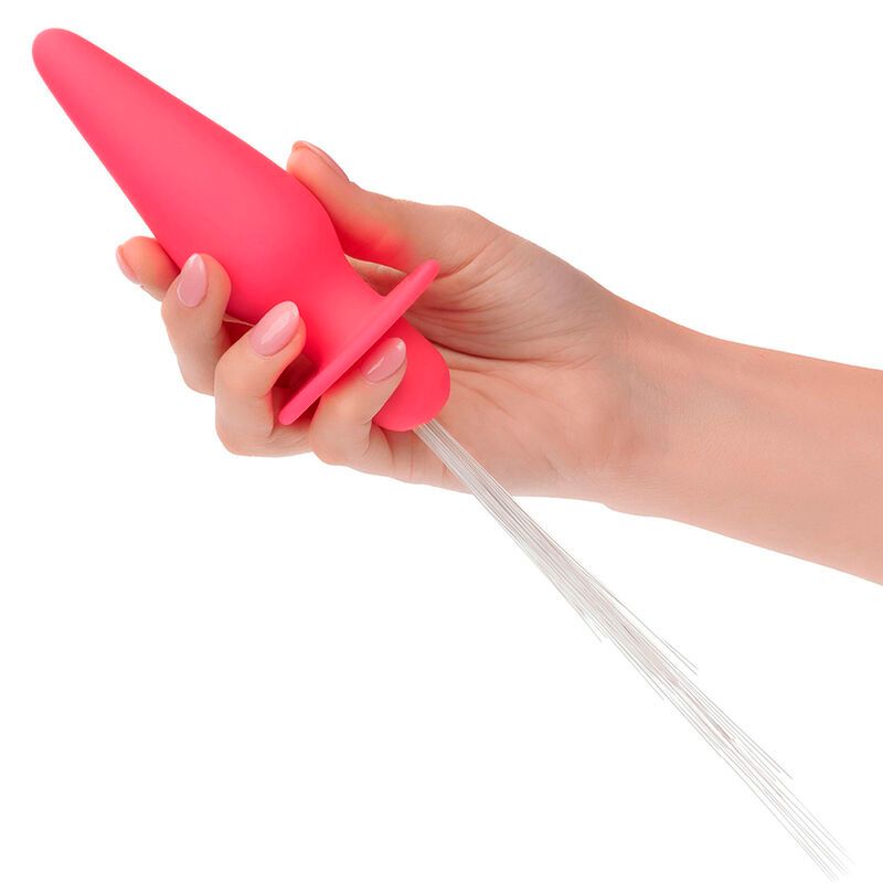 Hand hält pinkfarbenen Analplug aus Silikon. Kegelförmiger Schaft, runder Flansch. Weiße Lichtfasern am Ende.