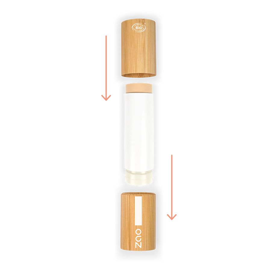 ZAO Make-up Stick Foundation. Bambus-Hülle, offener Stick. Helle, cremefarbene Textur. Deckel daneben.