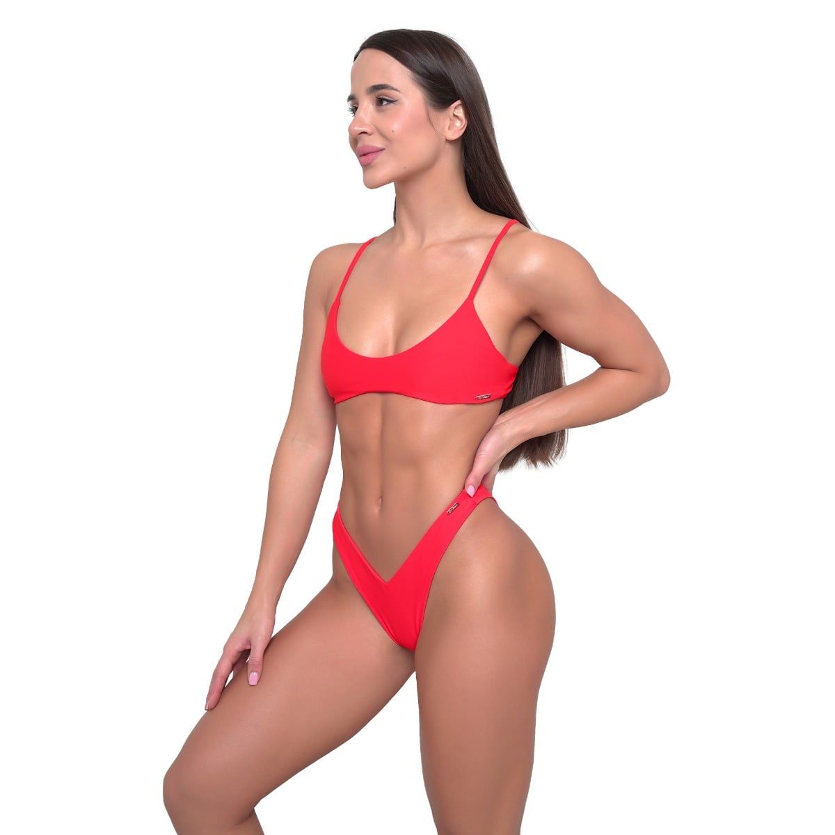 Rotes Bikini-Oberteil mit schmalen Trägern, seitlich von einer Frau getragen.
