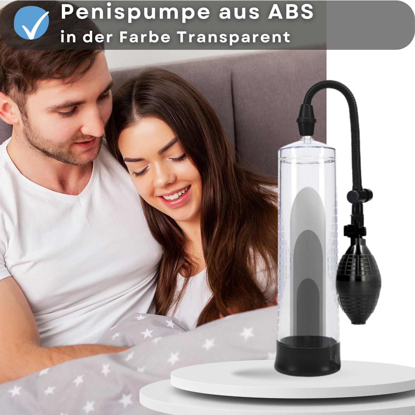 Mann im Bett. Penis-Pumpe, transparente Farbe, schwarzer Pumpball. Text: ABS-Penispumpe.
