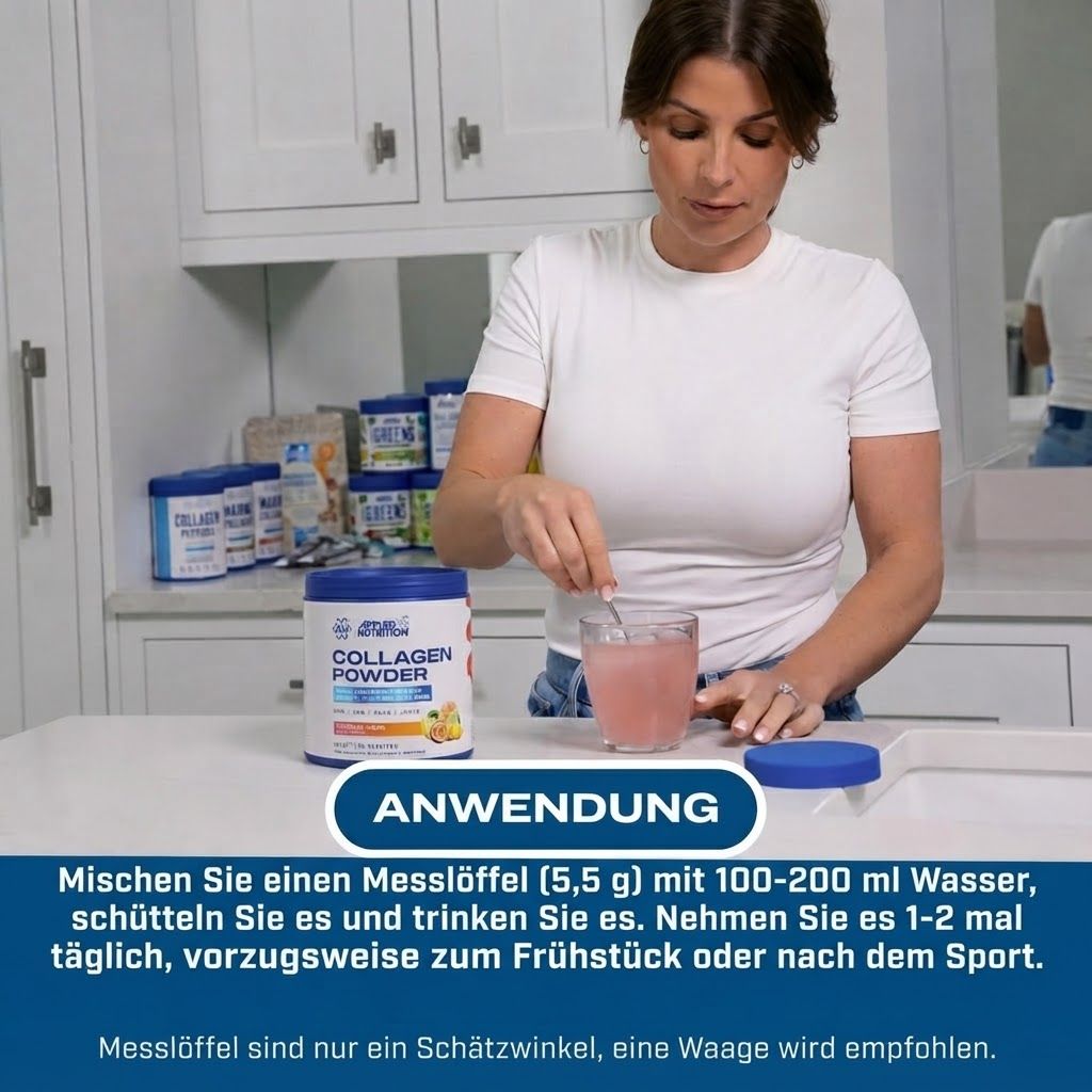 Frau mischt Kollagenpulver in ein Glas Wasser.