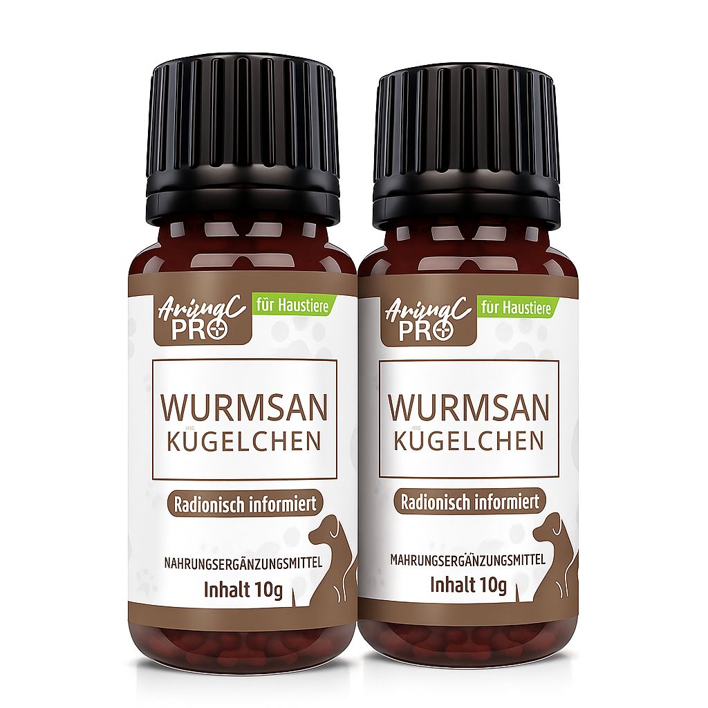 Zwei braune Flaschen mit schwarzem Deckel. Aufschrift: Animal Pro, Wurmsan Kügelchen, Nahrungsergänzungsmittel. Inhalt 10g.