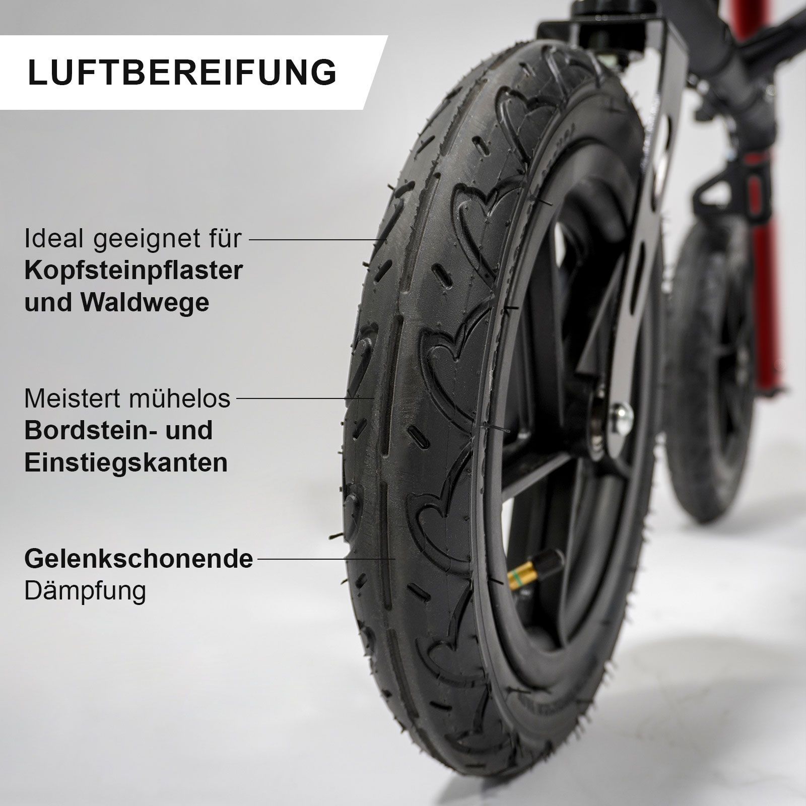 Nahaufnahme eines Rollator-Reifens. Luftbereifung, geeignet für Kopfsteinpflaster und Waldwege. Marke: Lösch.