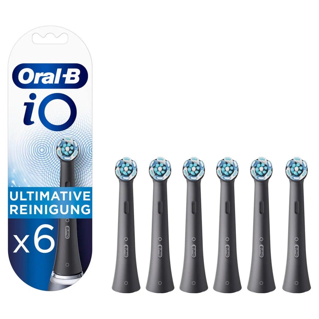 Packung mit 6 schwarzen Oral-B iO Aufsteckbürsten. Verpackung mit Logo und Produktbezeichnung. Aufsteckbürsten mit blauen Borsten.