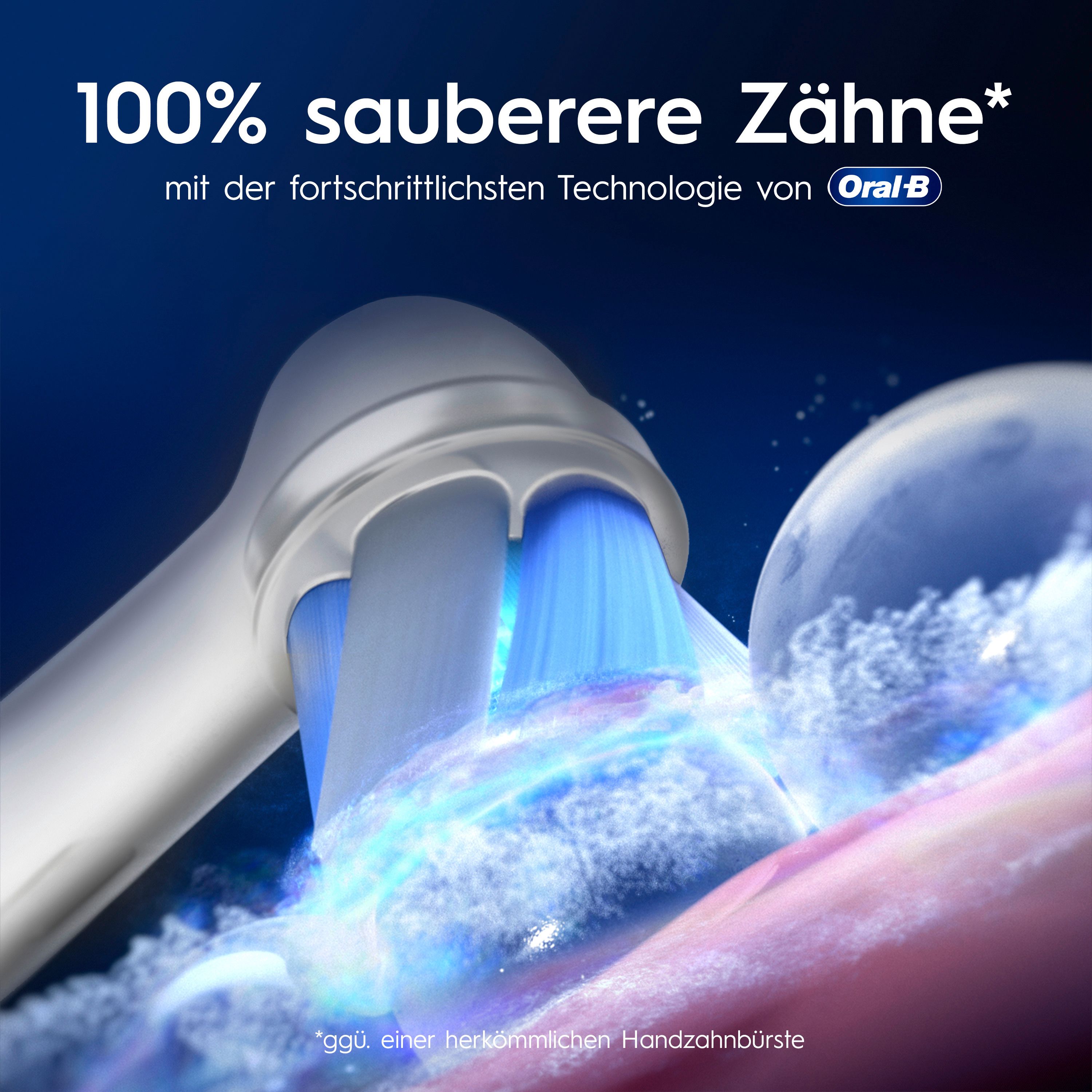 Nahaufnahme einer Zahnbürstenbürste, die in Wasser eintaucht. Text: "100% sauberere Zähne* mit der fortschrittlichsten Technologie von Oral-B".
