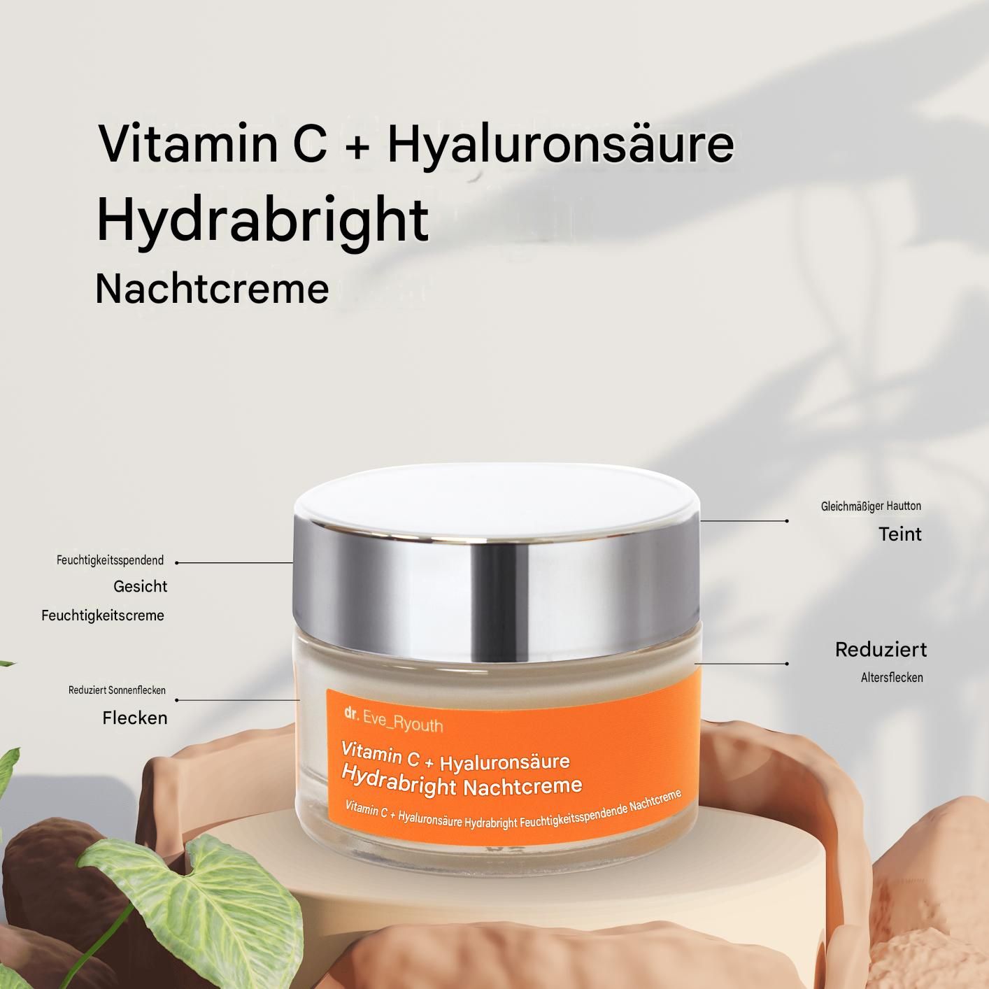 Dr. Eve_Ryouth Vitamin C + Hyaluronsäure Hydrabright Nachtcreme auf einem Podest mit Pflanzen.