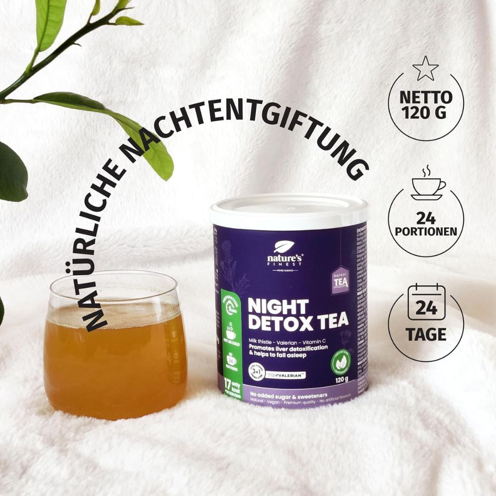 Dose Nature's Finest Night Detox Tea neben Glas Tee. 24 Portionen. 120g. Natürliche Nachtentgiftung. Auf weißem Hintergrund.