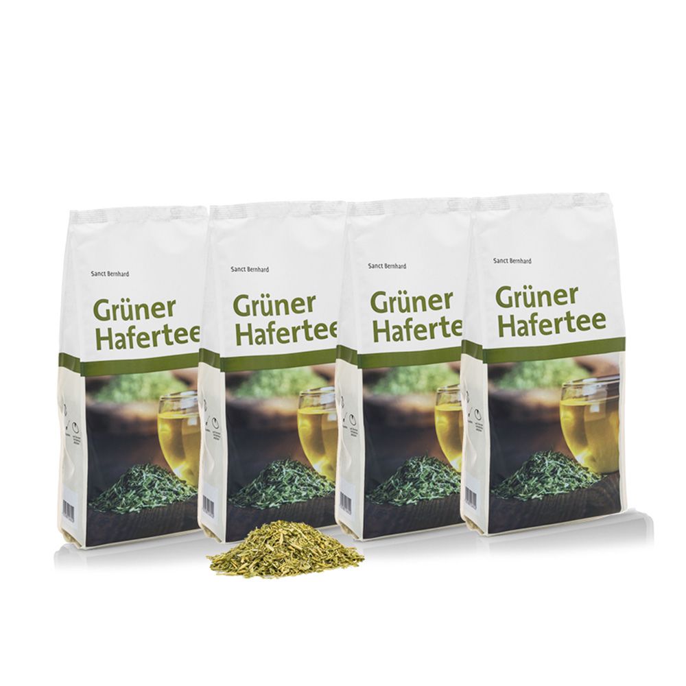 Vier Beutel Grüner Hafertee, daneben eine kleine Menge losem Tee. Jeder Beutel zeigt ein Glas Tee und Kräuter.