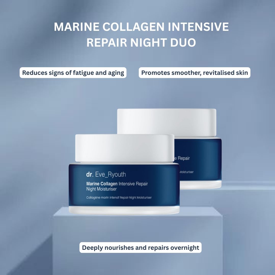 Zwei Tiegel mit weißem Deckel und dunkelblauer Basis. Aufschrift: Dr. Eve_Ryouth, Marine Collagen Intensive Repair Night Moisturiser. Auf Podest.