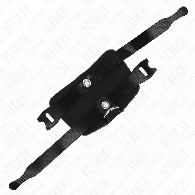 Schwarzer Penisring aus Leder mit verstellbarem Hakenverschluss. Zwei Riemen mit Schnallen und Metallring.