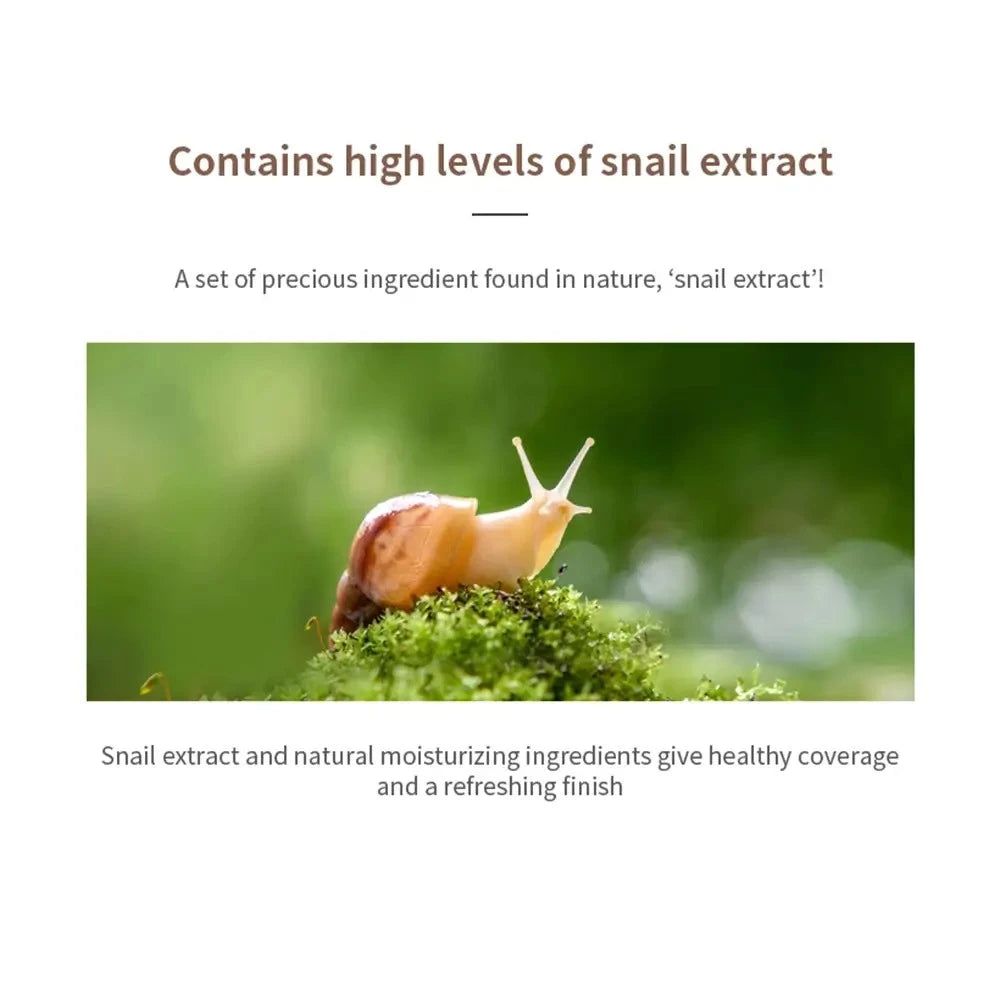 Schnecke auf Moos. Text: Enthält hohe Konzentrationen an Schneckenextrakt.