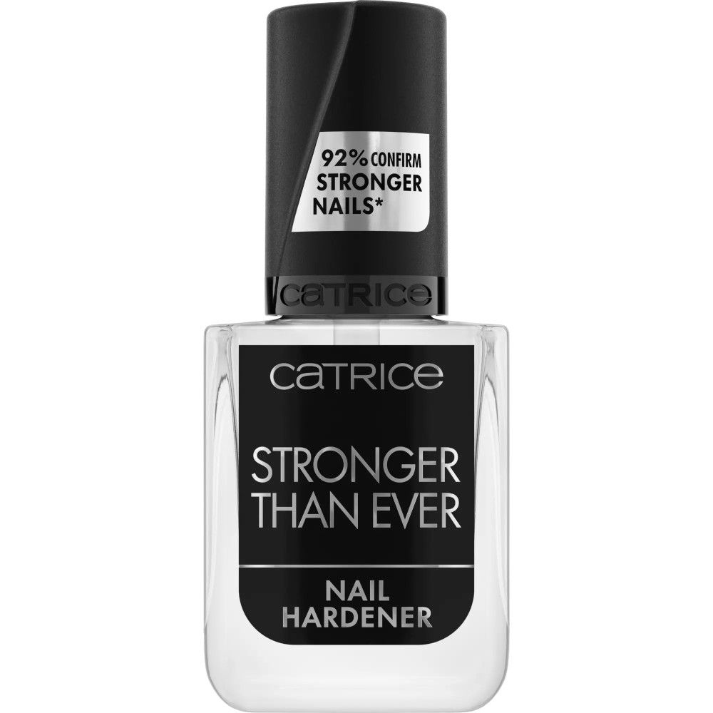 Nagelhärter-Flasche mit schwarzem Deckel. Aufschrift: Catrice, Stronger Than Ever, Nail Hardener. 92% bestätigen stärkere Nägel.