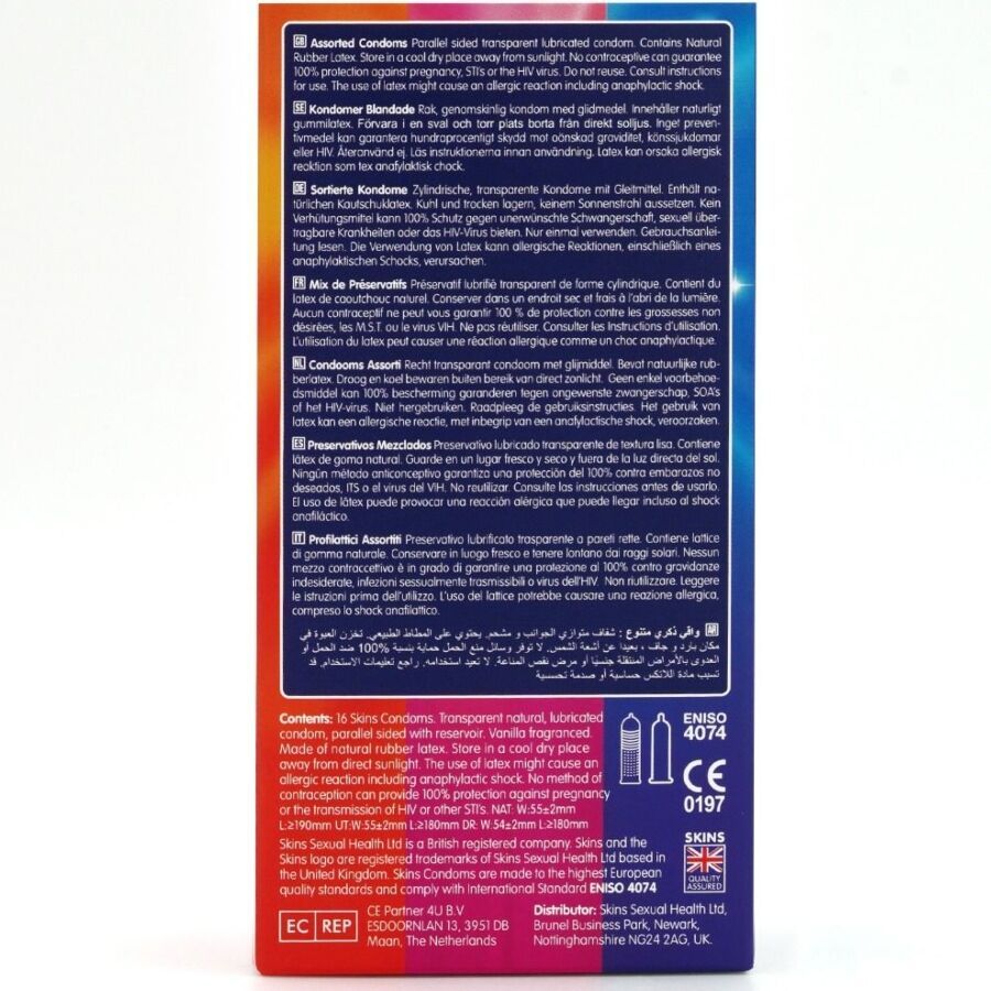 Rückseite der Verpackung mit Informationen zu SKINS Kondomen. Enthält Informationen in verschiedenen Sprachen. CE-Kennzeichnung.