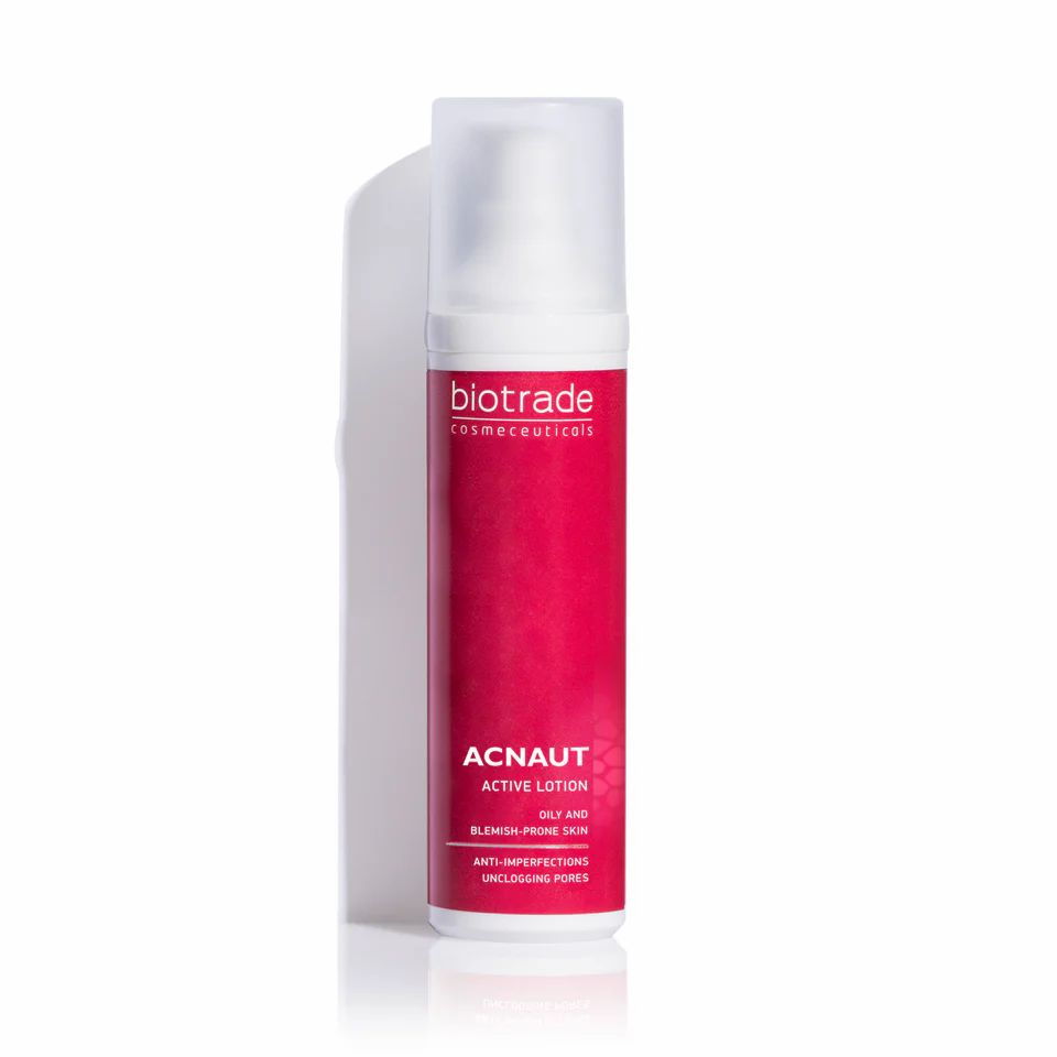 Rote Flasche mit weißem Deckel. Text: Biotrade, Acnaut Active Lotion. Oily and blemish-prone skin. Anti-imperfections. Unclogging pores.