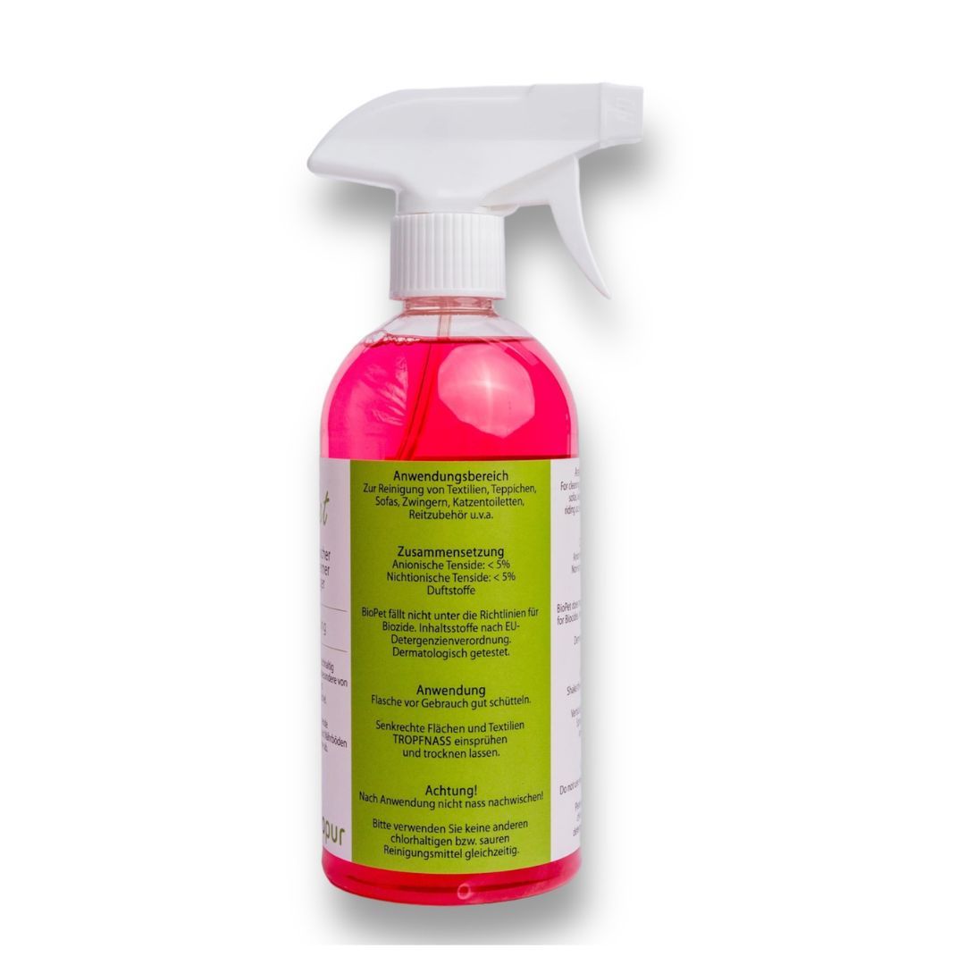 Rückseite der rosa Sprühflasche mit weißem Sprühkopf. Beschriftung: BioPet, Anwendungshinweise, Zusammensetzung. Biolopur-Logo.