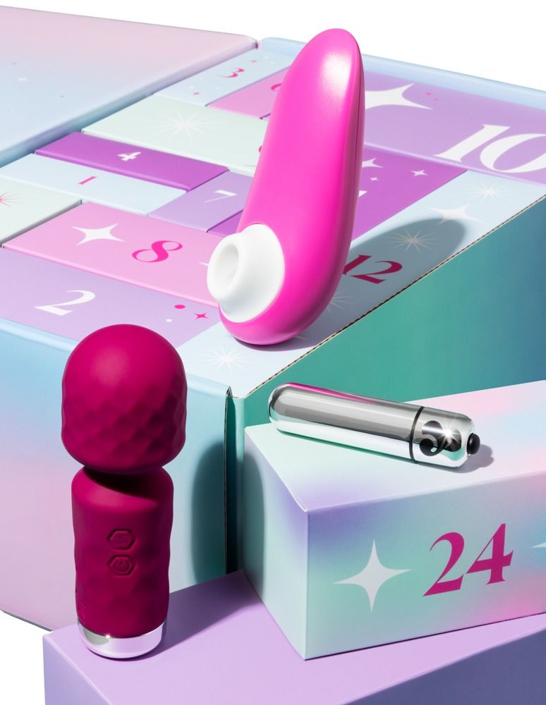 Drei Sexspielzeuge: ein pinker Vibrator, ein kleiner violetter Vibrator und ein silberner Stabvibrator.