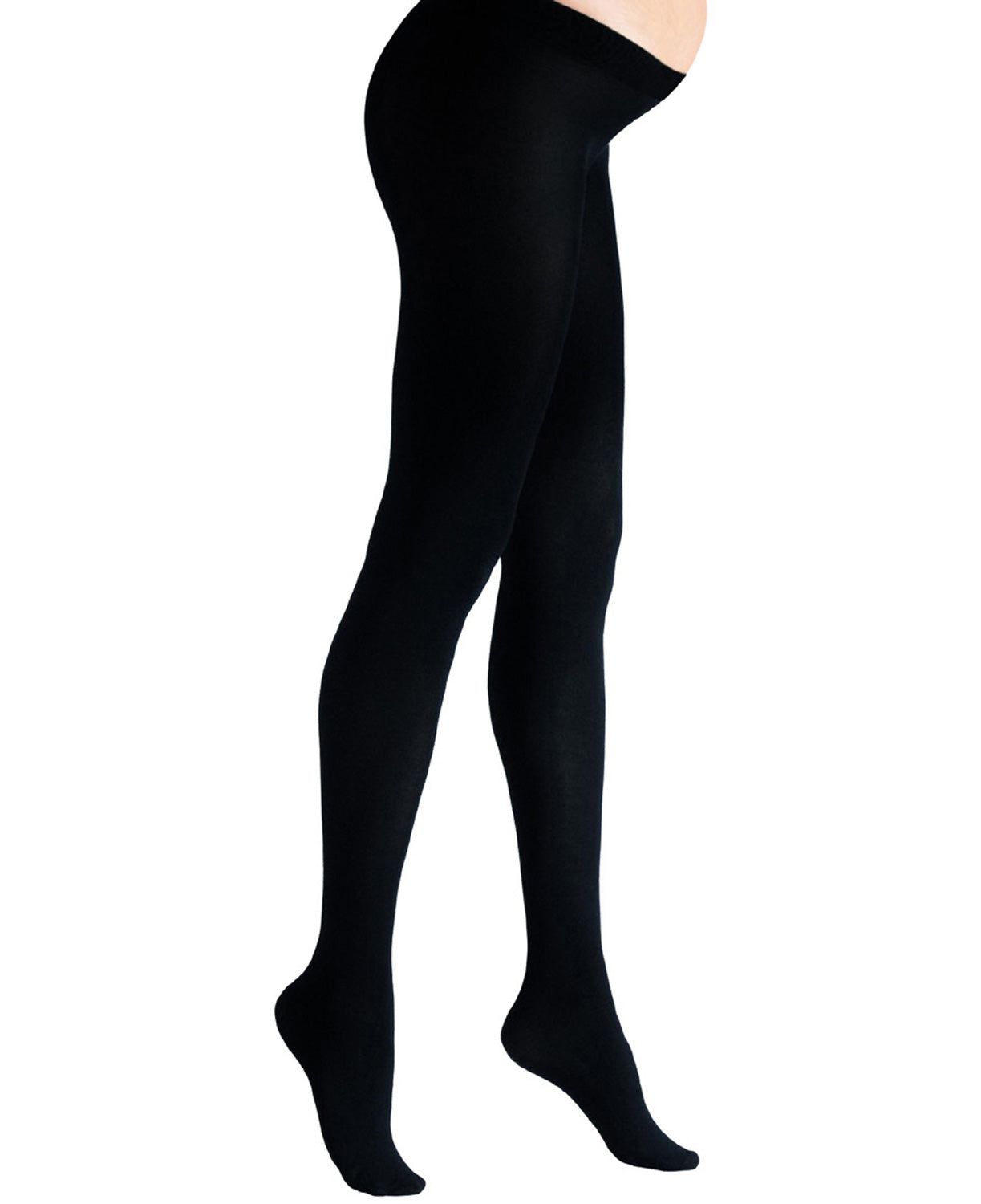 Schwarze Schwangerschaftsstrumpfhose, blickdicht, 50 Den. Seitliche Ansicht einer Person.